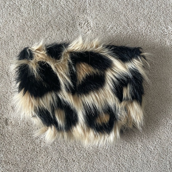 NWOT Fuzzy clutch with zipper - Picture 1 of 3